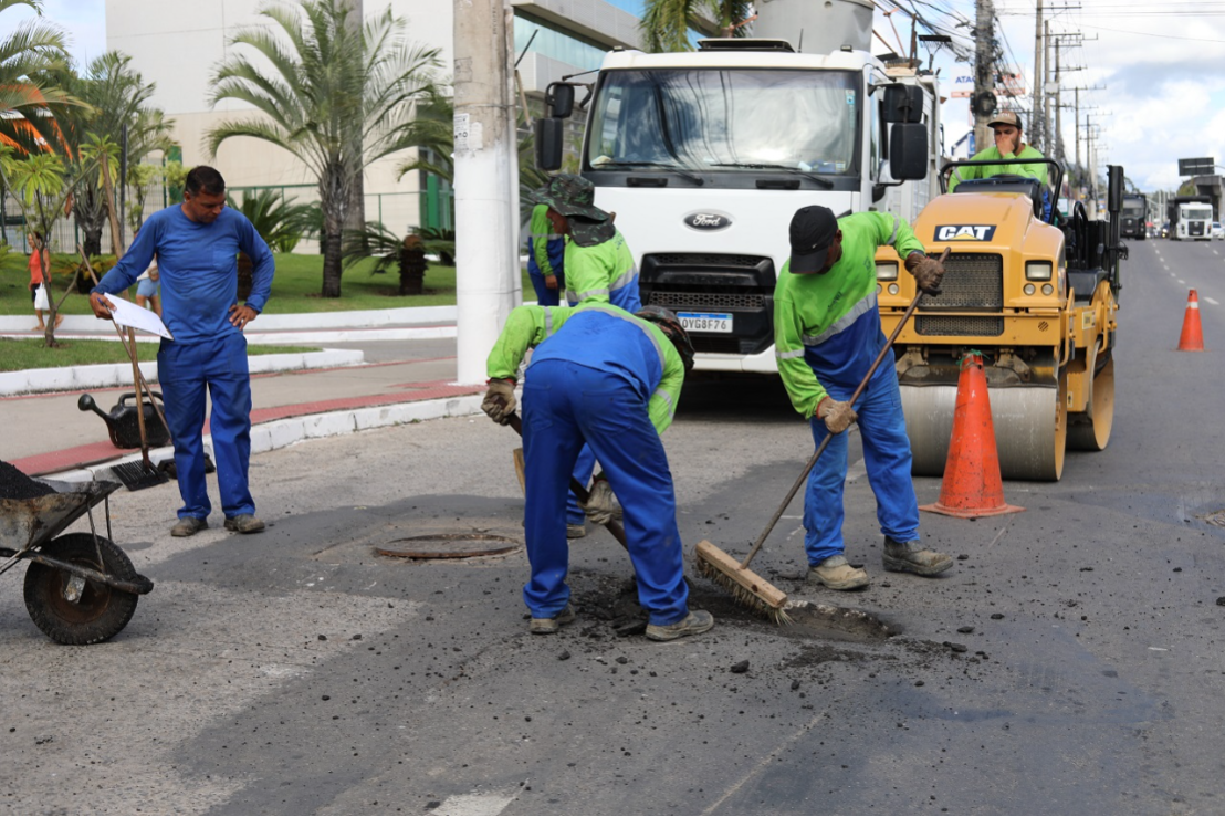 Avenida Mário Gurgel recebe operação tapa-buracos para garantir segurança de motoristas 