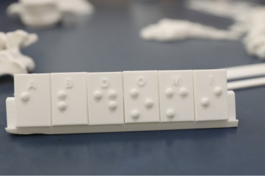 Acessibilidade e inclusão: alfabeto em braille impresso em 3D ajuda no aprendizado de alunos em Cariacica