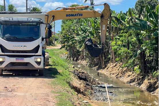 Canais de Vila Prudêncio, Nova Campo Grande e Campo Belo II recebem limpeza mecanizada