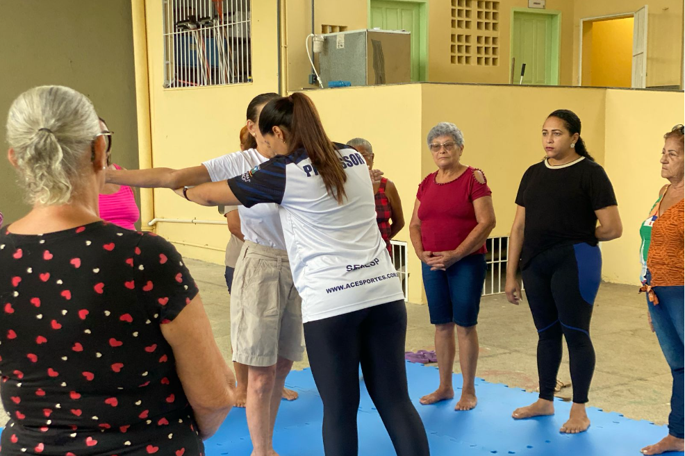 Mês da Mulher: aula de defesa pessoal ensina como se defender em situações de violência