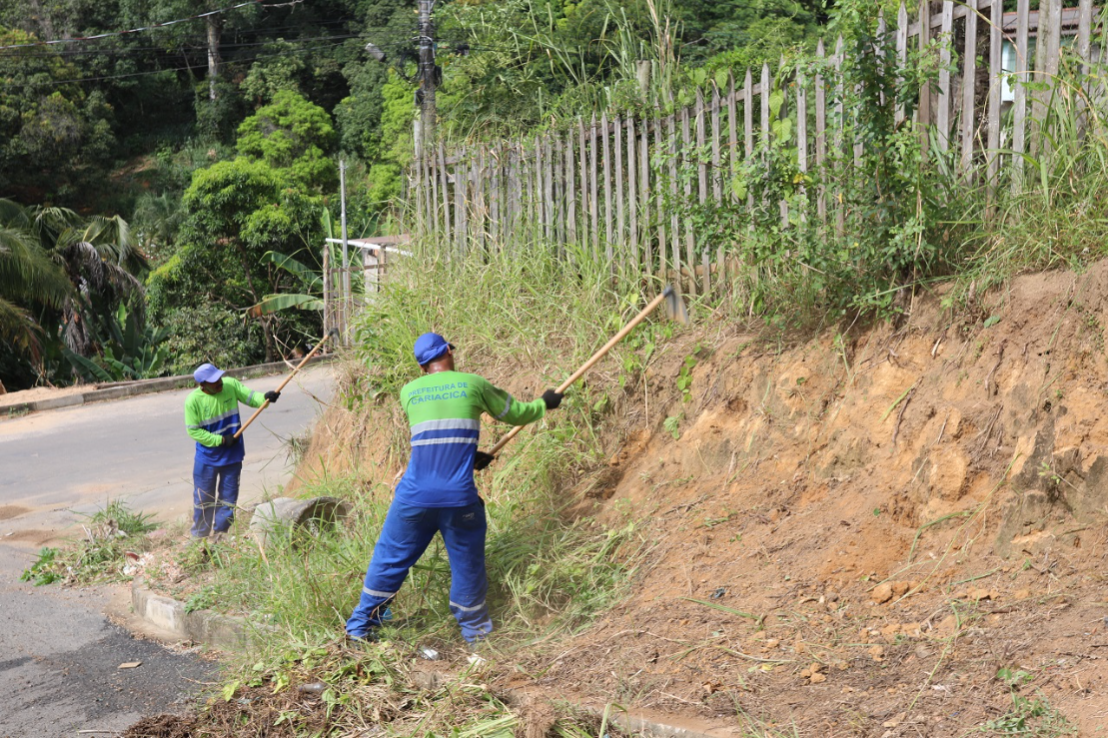 Semana começa com capina, varrição e outros serviços em vários bairros de Cariacica