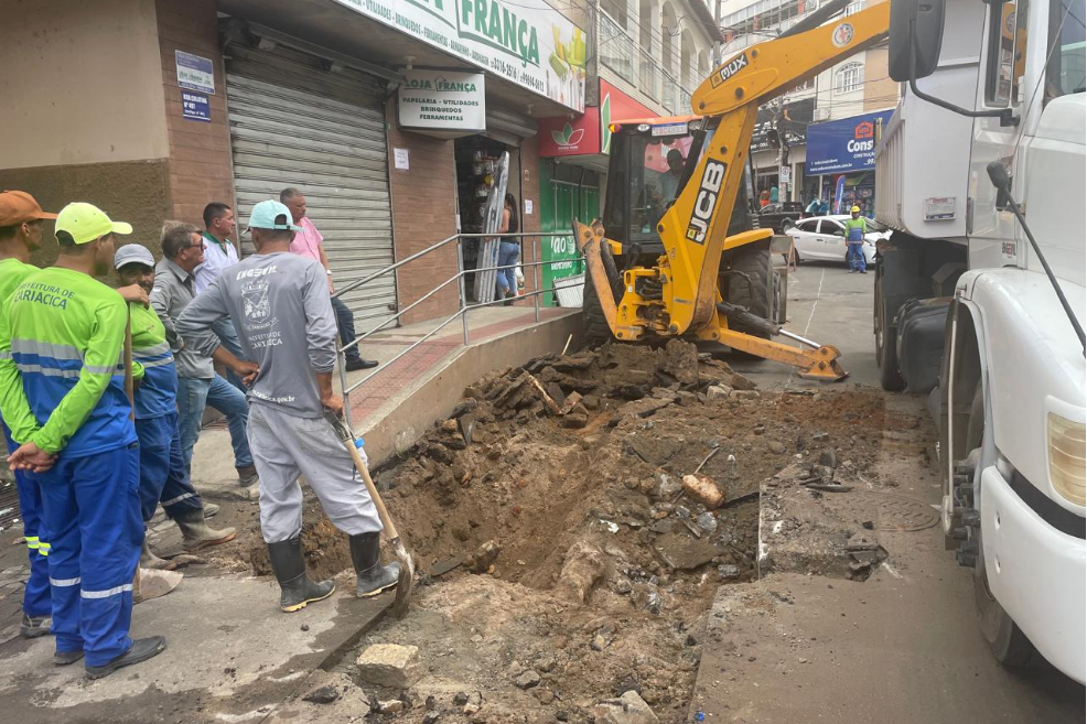 Prefeitura inicia drenagem e pavimentação em vias de Bela Aurora