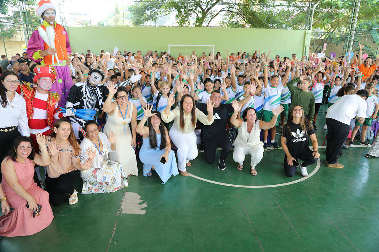 Alunos de Cariacica retornam às aulas com entrega do kit escolar