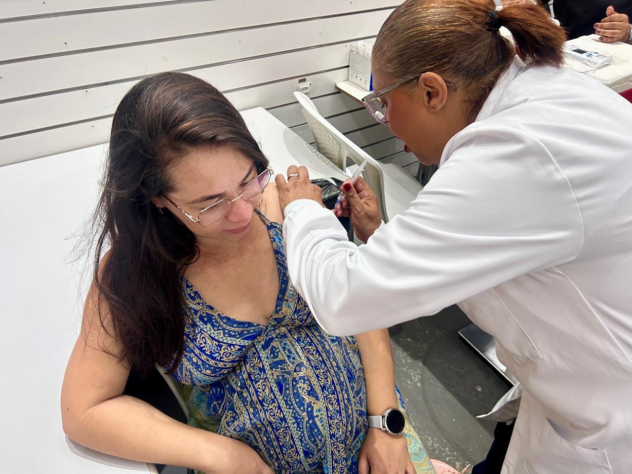Cariacica registra grande procura no primeiro dia de vacinação de gestantes contra a bronquiolite