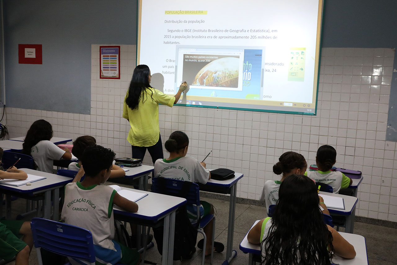 Mais 671 novos professores estatutários tomam posse para iniciar atividades nas escolas da rede municipal