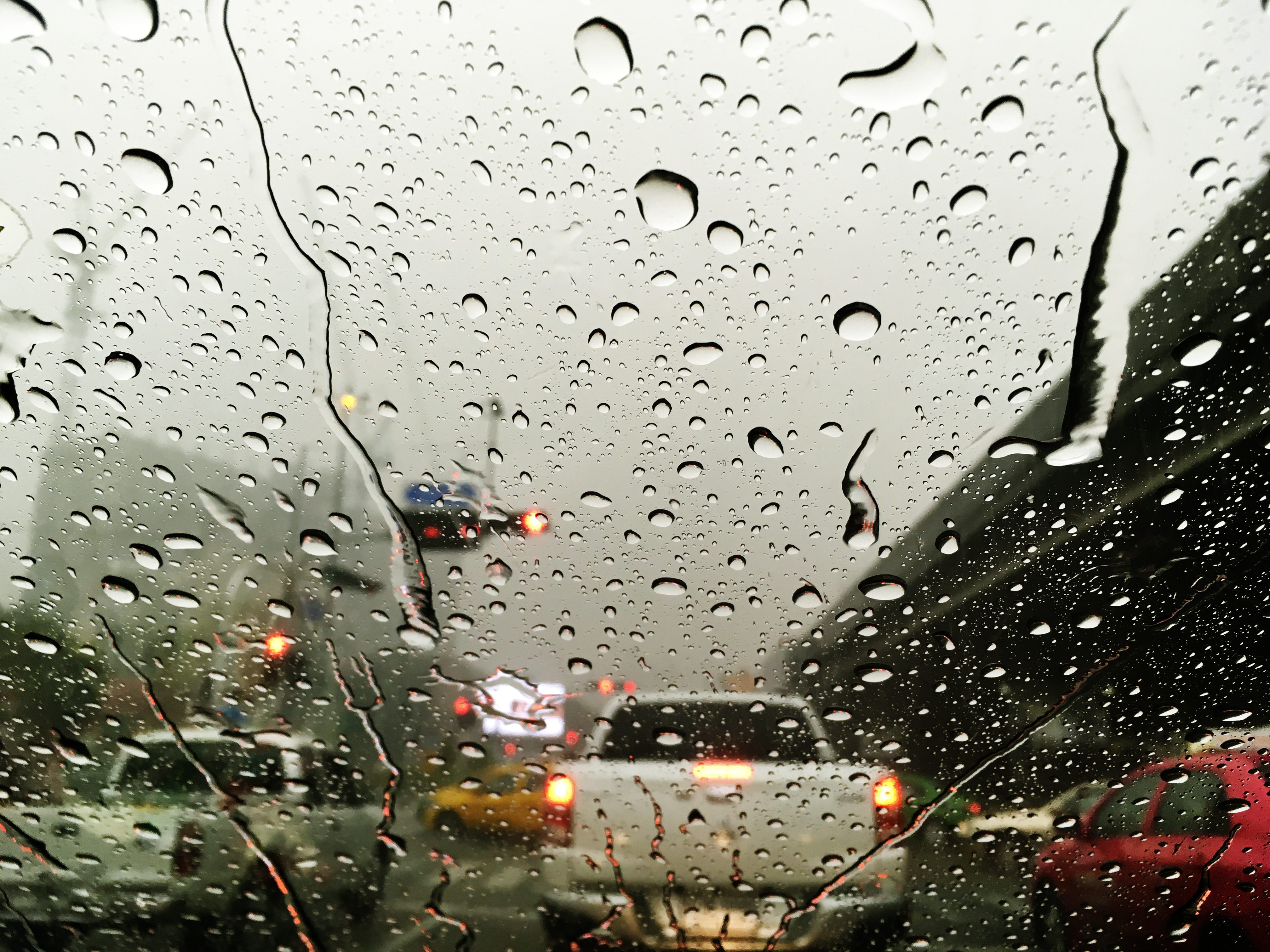 Defesa Civil de Cariacica reforça orientações de segurança para dias de chuva