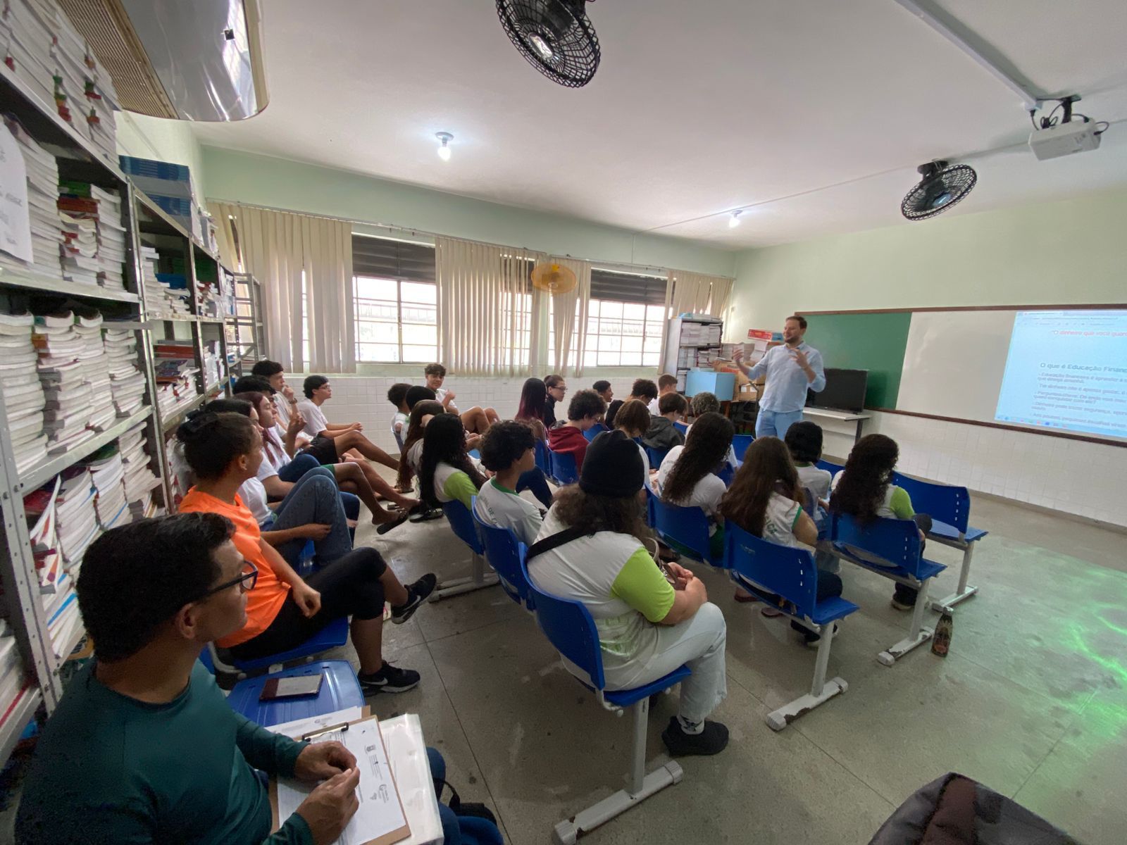 Mobiliza Cariacica leva oficinas sobre mercado de trabalho a escolas e CRAS e cria oportunidades para jovens e adultos