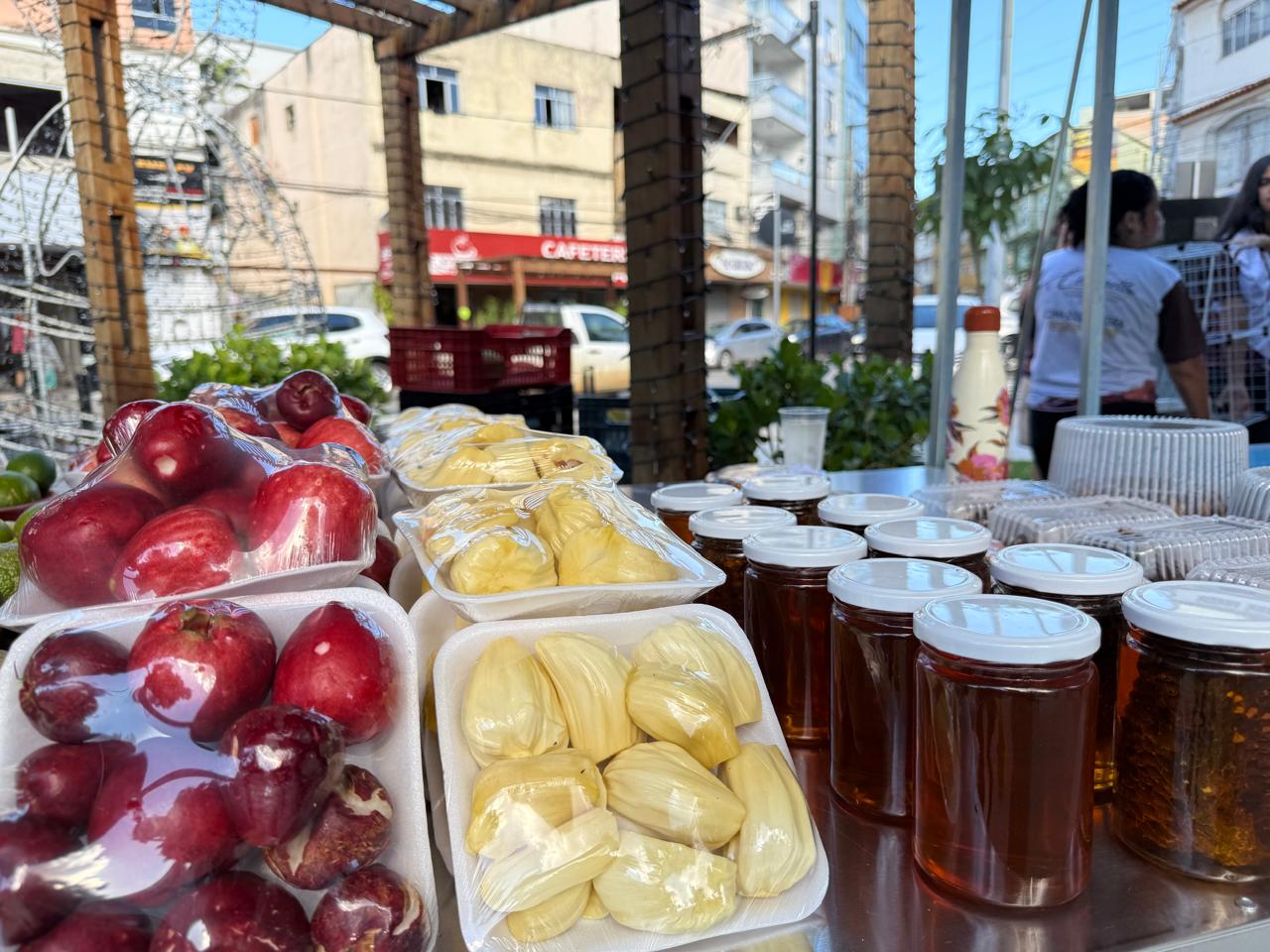 De frutas a flores: Feira da Agricultura Familiar reúne produtores rurais no Polo Gastronômico