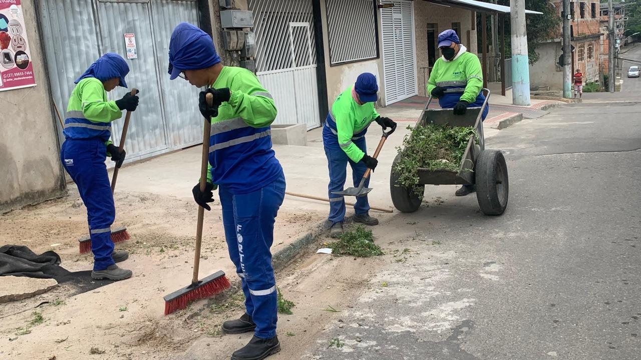 Serviços: semana começa com limpeza, pavimentação e tapa-buracos em diversos bairros do município