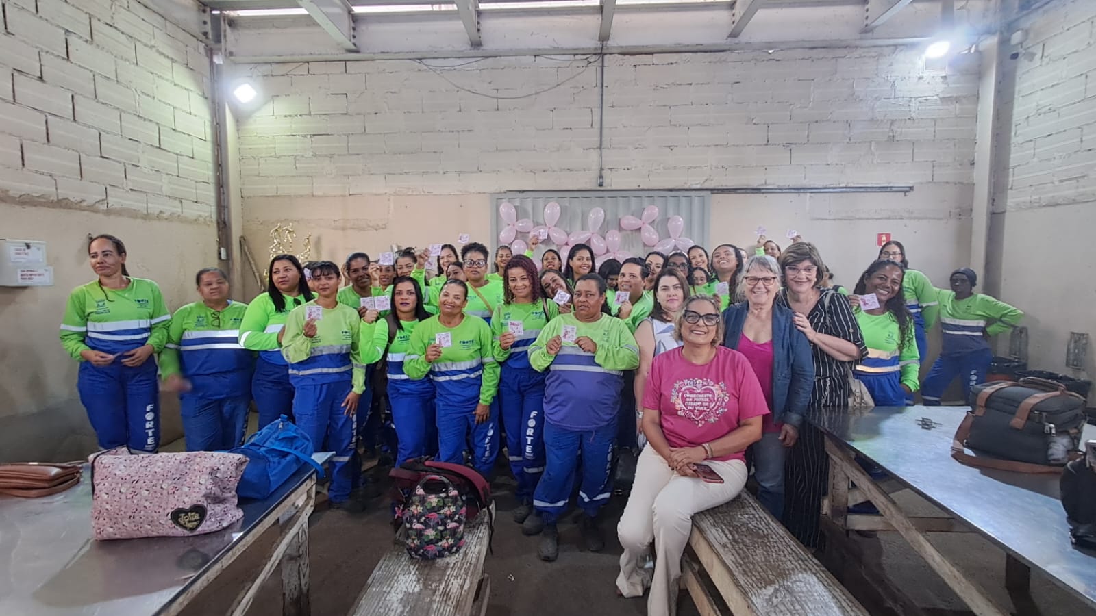 Outubro Rosa: equipes da Secretaria de Serviços participam de palestra sobre prevenção ao câncer de mama 