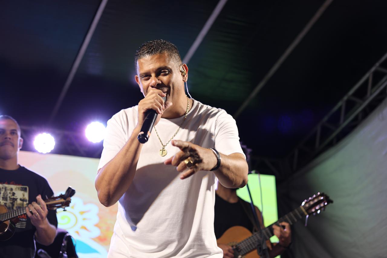 Primeiro sábado do ano com shows e clima de festa no Cariacica Verão 2026